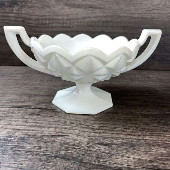 Vintage Tiffin-Franciscan Milk Glass Williamsburg Pedestal Bowl Scalloped Rim - Picture 1 of 6